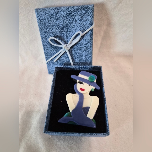 unbranded Jewelry - Chic Art Deco Lady Brooch